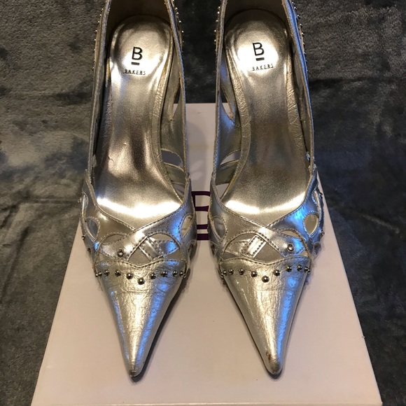 SALE! 🤍Bakers Party Pump!🤍 - Picture 3 of 9